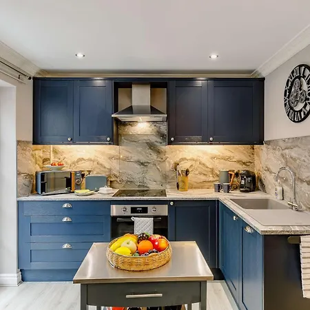 2 Bed In 88051 Holiday home