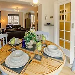2 Bed In Oc-88051 Dom wakacyjny